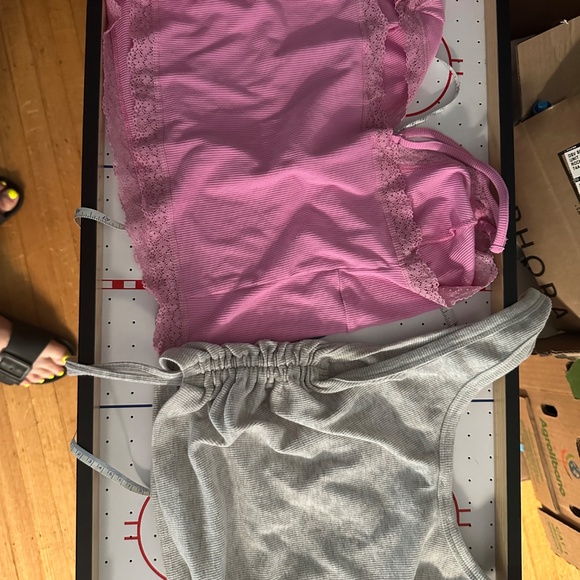 2 cropped tank tops - Picture 5 of 6